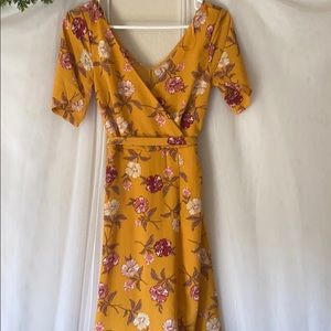 NWOT Francesca’s Mustard Yellow Floral midi Dress